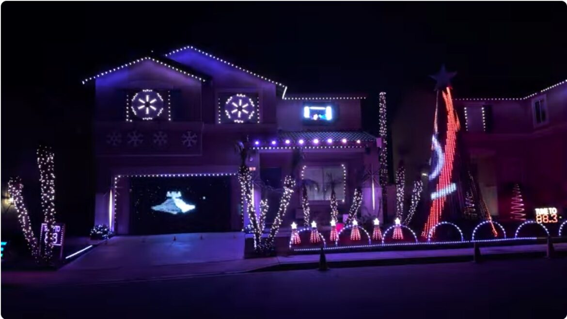 Video: Star Wars Christmas Lightshow